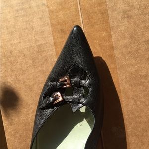 Black size 91/2 low heeled pumps w/rose gold